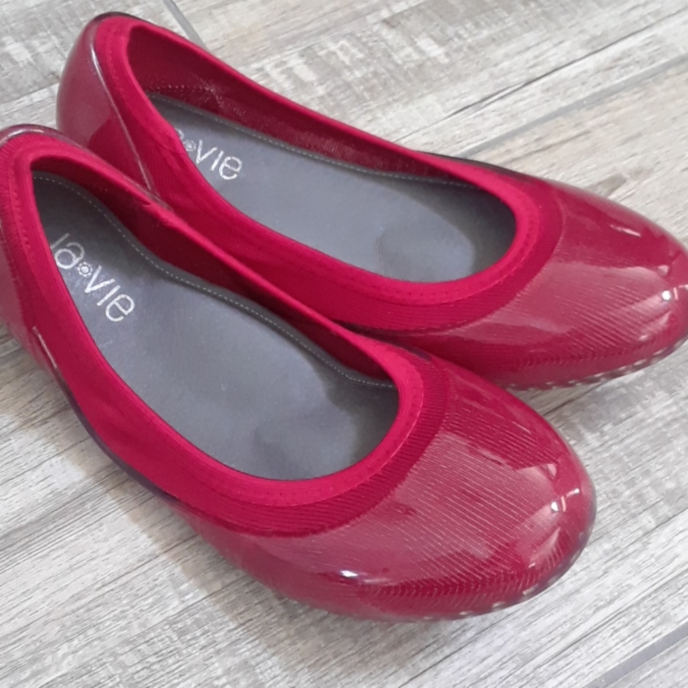 JA VIE...NWOT..AWESOME JELLY FLATS